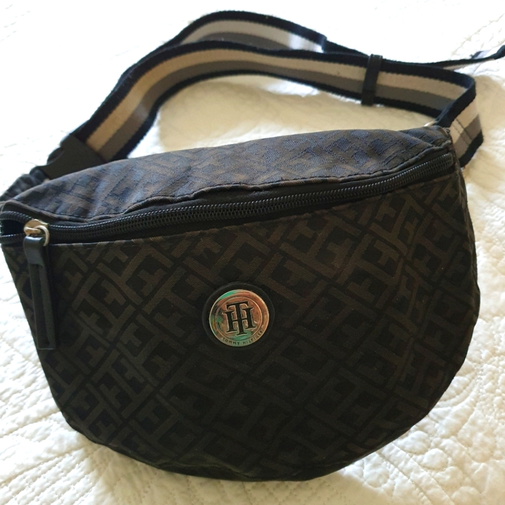 Tommy Hilfiger fanny pack